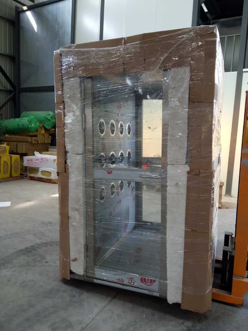 外鋼板內(nèi)不銹鋼風(fēng)淋室